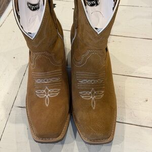 Justin Chellie Camel Suede Western Boots size 9